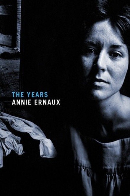 French edition of Annie Ernaux's Les Années on a bare wooden surface