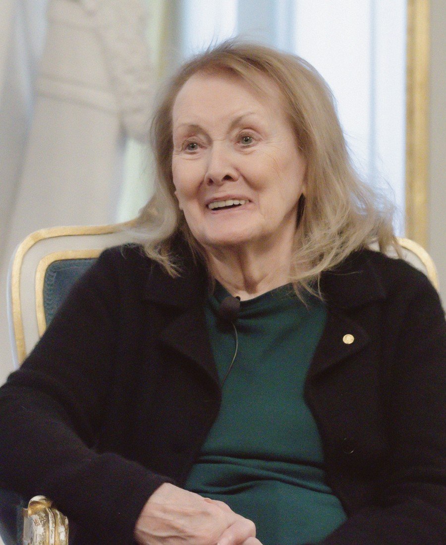 Portrait of Annie Ernaux at her desk or at a literary event